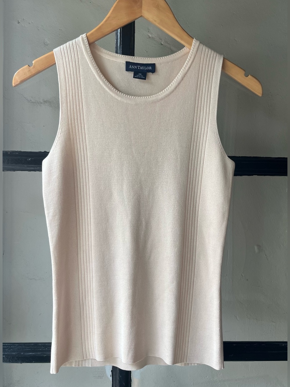 Vintage 90’s Ann Taylor Cream Silk Sleeveless Top